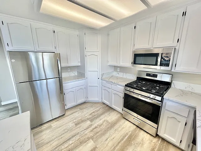 564 Florence St #8 — Photo 9