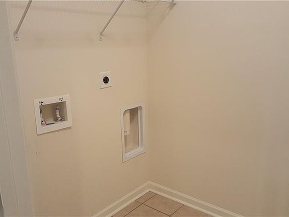 5th image of 1438 Maxwell Cir