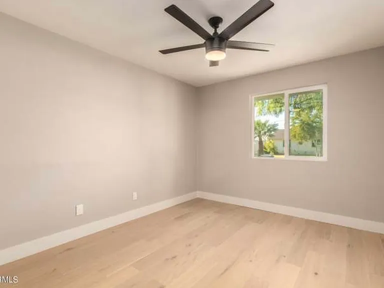9027 N 18th Dr — Photo 13