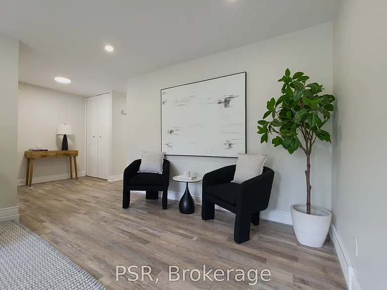 88 Upper Canada Dr — Photo 5