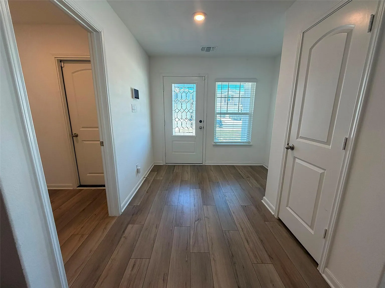 3 bed, 2.0 bath, 1582 sqft, $2,200 — Photo 4