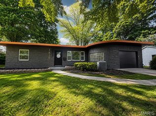 1610 Berkley Ln, Belleville, IL 62226