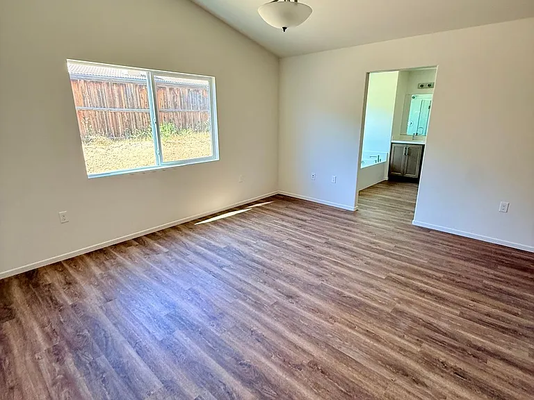 11705 Sebastian Rd — Photo 25