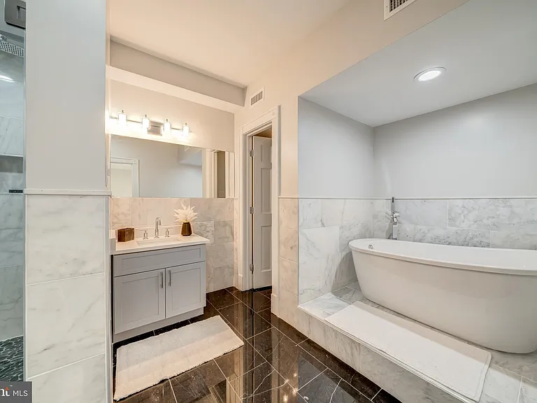 1111 Towlston Rd — Photo 44