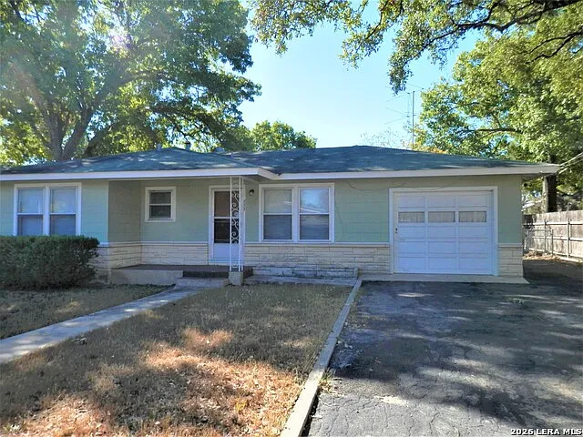 555 N Union Ave — Photo 1