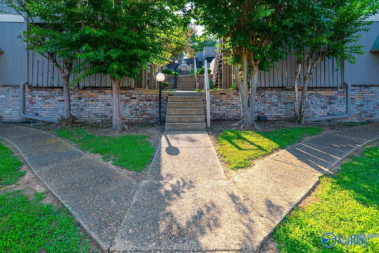 2 bed, 2.0 bath, 1058 sqft, $1,200 — Photo 2