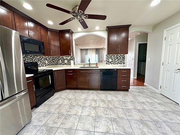 3rd image of 788 Everview Ln