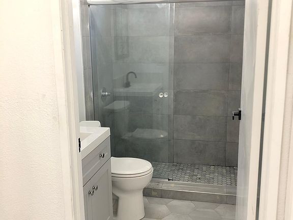 4th image of 501 N Serrano Ave
