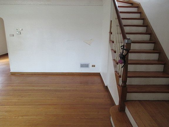 2nd image of 14321 S Clark St