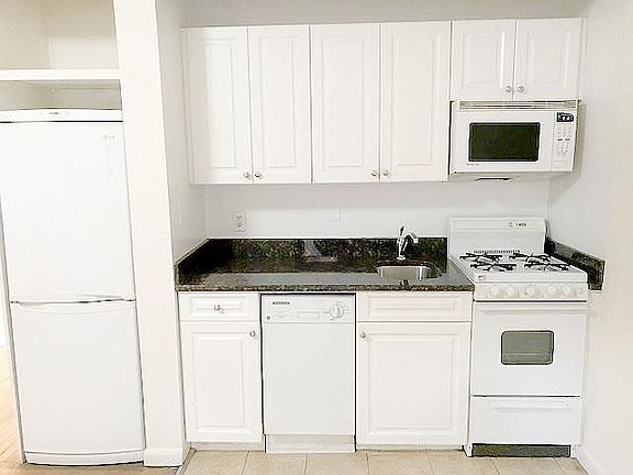 5th image of 241 E 39th St APT 1R