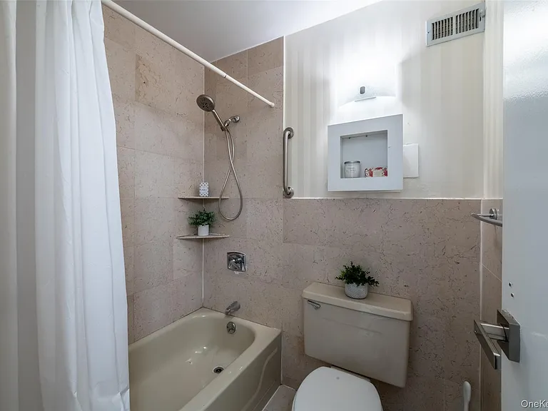 14 Nosband Ave #2H — Photo 18