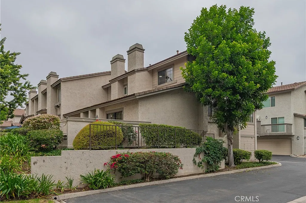 2 bed, 2.5 bath, 1412 sqft, $4,000 — Photo 3