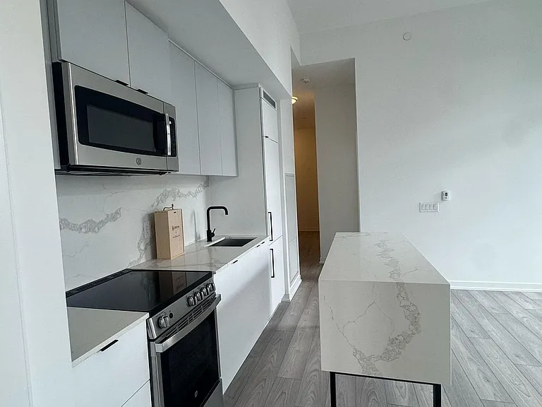 1182 King St W #224 — Photo 5