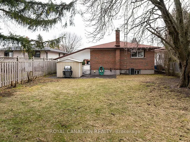 644 Athol St E #MAIN — Photo 17