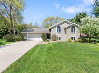4880 Kirkwood Dr, Waunakee, WI 53597