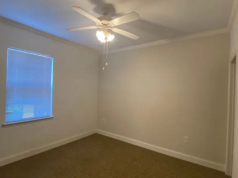 Hillcrest Apartments — Photo 8