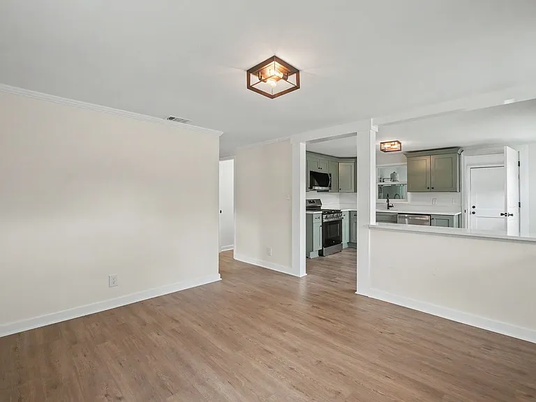602 Staley Ave — Photo 5
