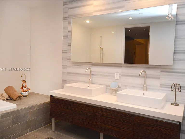 1100 Biscayne Blvd #6104 — Photo 15