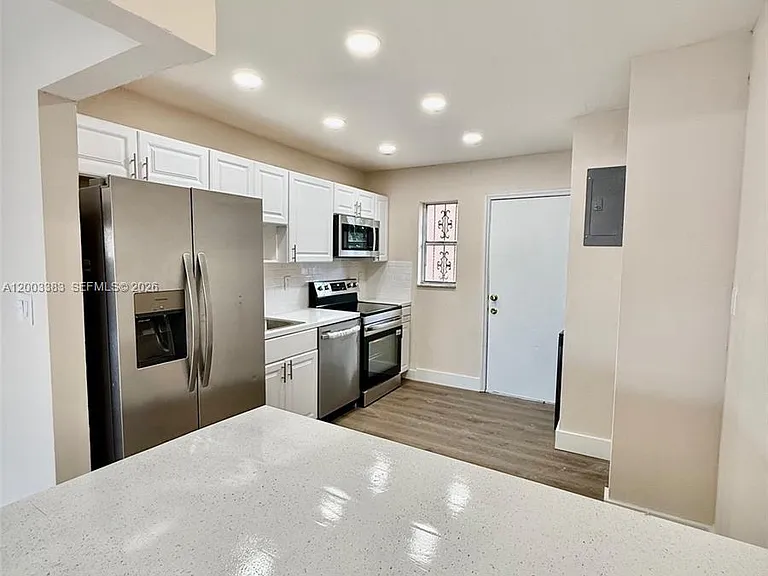 1950 W 54th St #115 — Photo 12