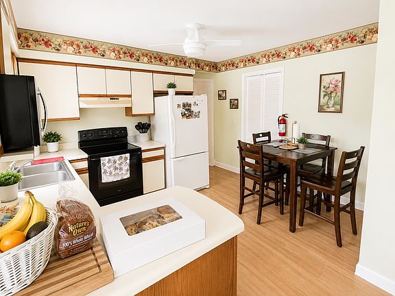 5th image of 49 Frances Ave