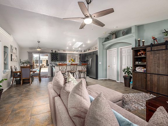 3rd image of 2633 Glengarry Dr
