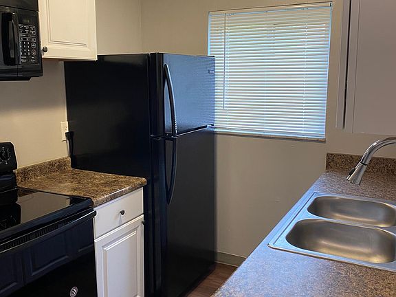 4th image of 2545 Montana Ave #3