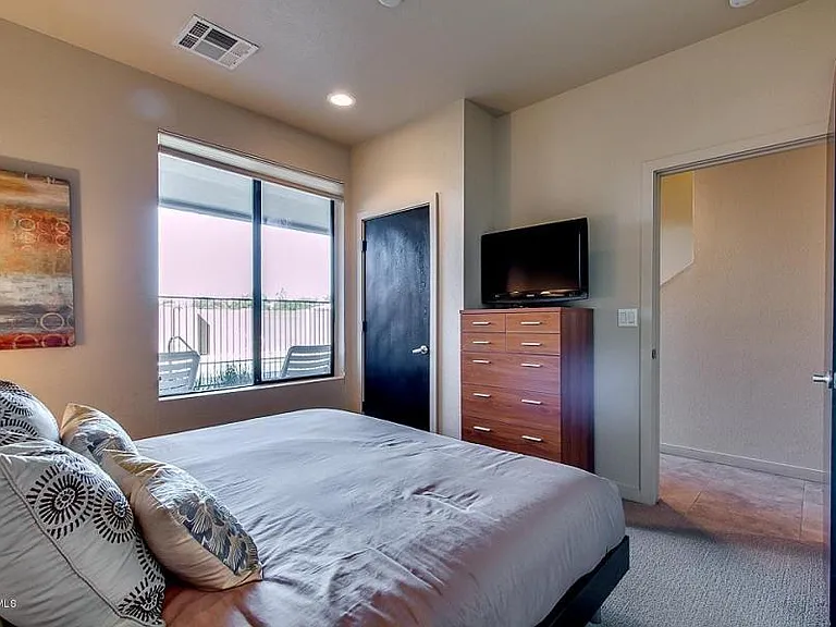 6937 E 6th St #1003 — Photo 32
