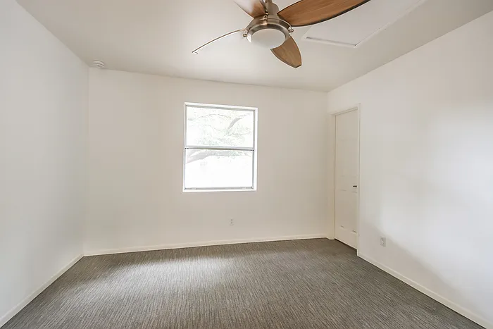10518 Moorcreek Dr — Photo 18