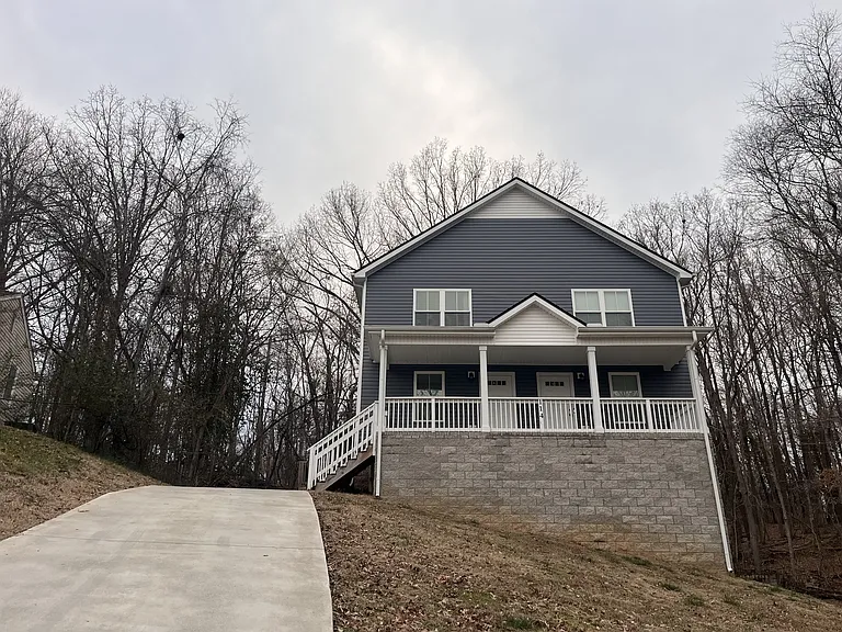 114 Valley View Cir #B — Photo 2