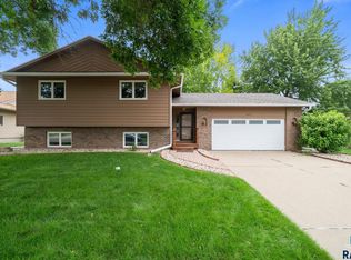 1613 S Larkspur Trl, Sioux Falls, SD 57106