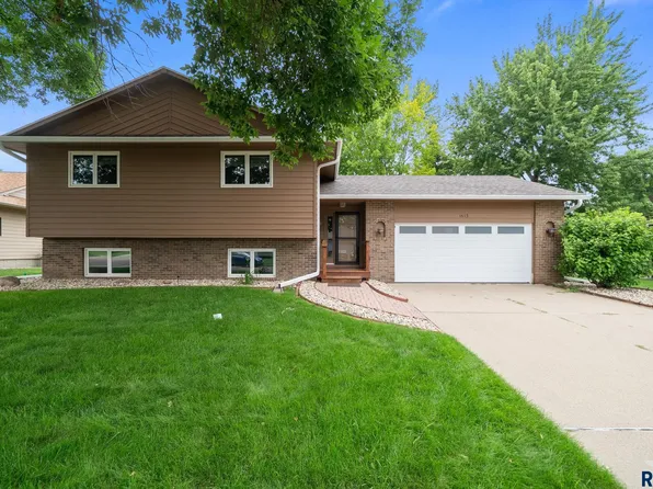 1613 S Larkspur Trl, Sioux Falls, SD 57106