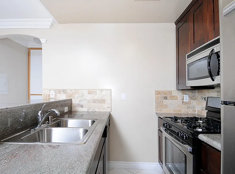 Carmel Heights Apts — Photo 19