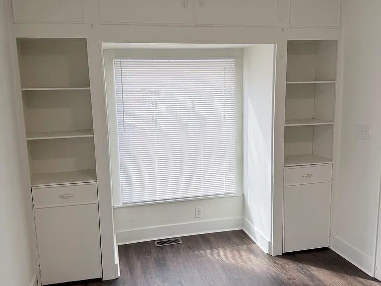 516 Broadway St — Photo 3