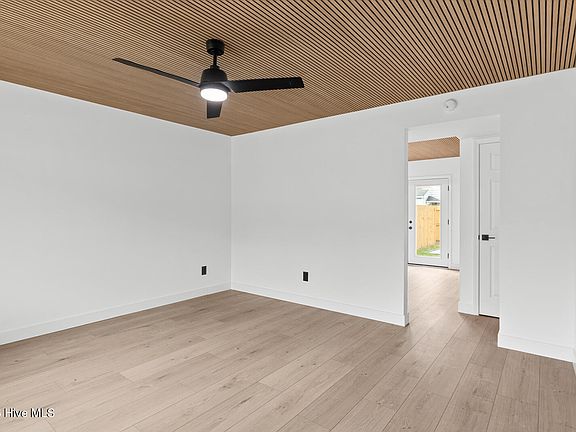 2nd image of 211 Myrtlewood Court