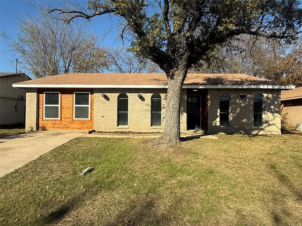 630 S Holiday Dr, Grand Prairie, TX 75052