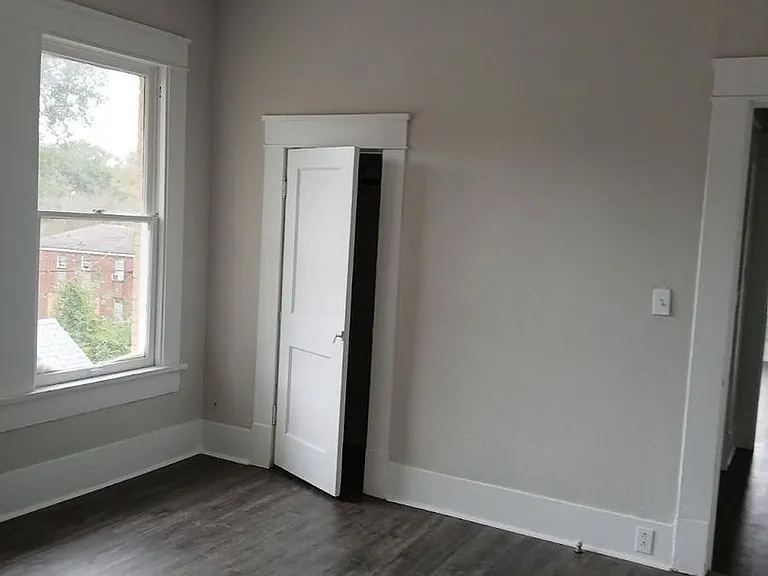 127 E Herndon St — Photo 3