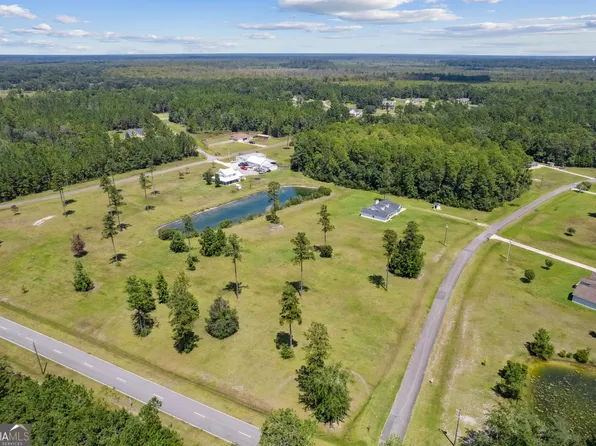 41 Thoroughbred Rd, Woodbine, GA 31569