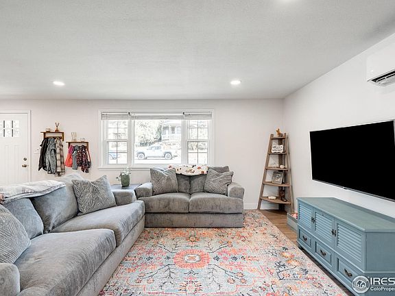5th image of 1421 Spruce Ave