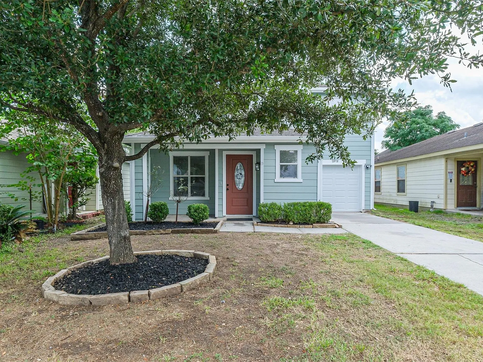 3 bed, 2.5 bath, 1438 sqft, $1,895 — Photo 2