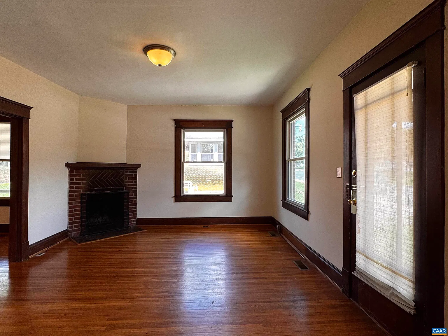 1 bed, 1.0 bath, 585 sqft, $1,375 — Photo 2