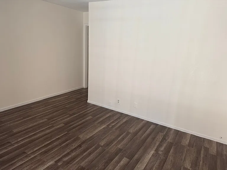 723-721 Menker Ave #2 — Photo 12
