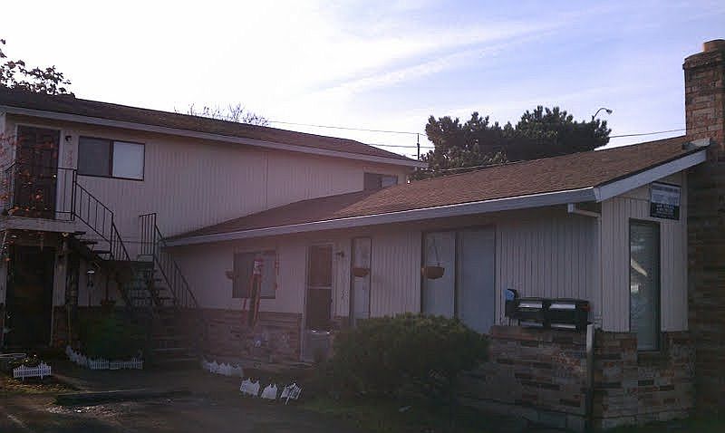 2nd image of 9622-9626 SE Foster Rd