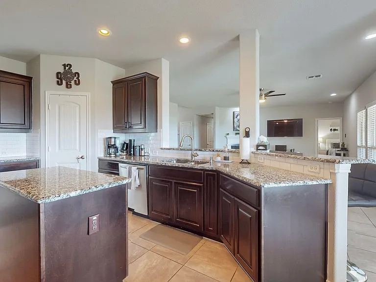 997 Shady Lane Dr — Photo 13