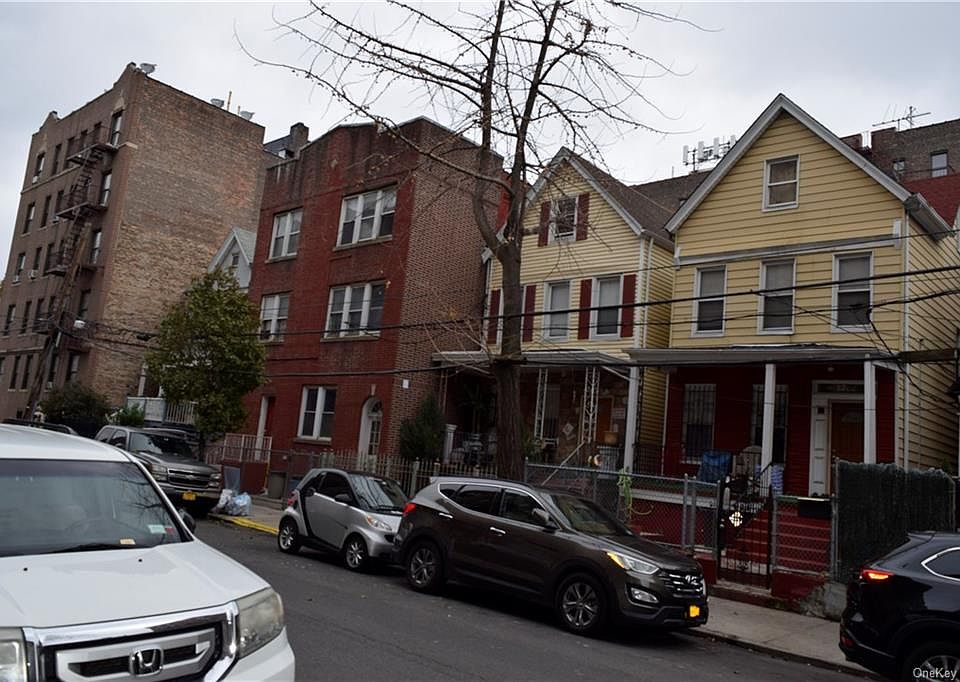 1st image of 2702 Creston Ave