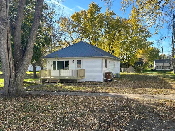 110 Harrison St, Newell, IA 50568