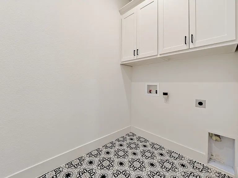 4761 Sarah Dr — Photo 15