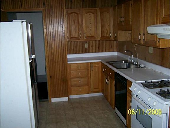 3rd image of 3891 Clearwater Dr