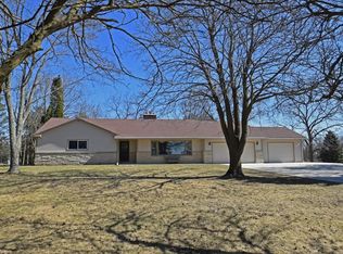 W299N6752 County Rd E, Hartland, WI 53029