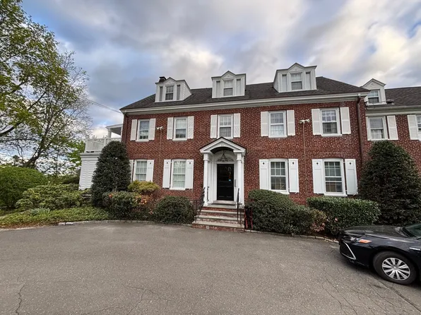 24 Saint Johns Place APT 6, New Canaan, CT 06840