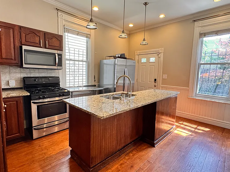 223 Lehigh Ave — Photo 9